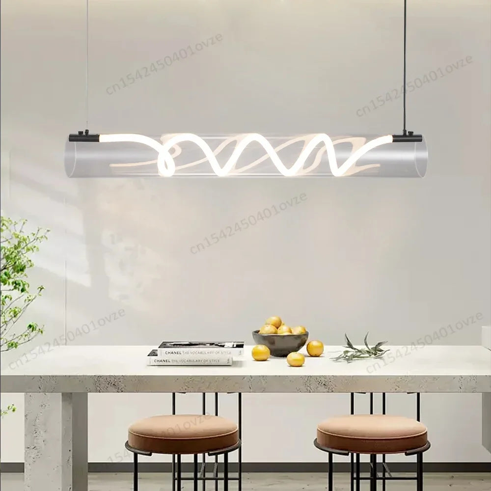 Minimalistische Pendelleuchte mit LED-Streifen