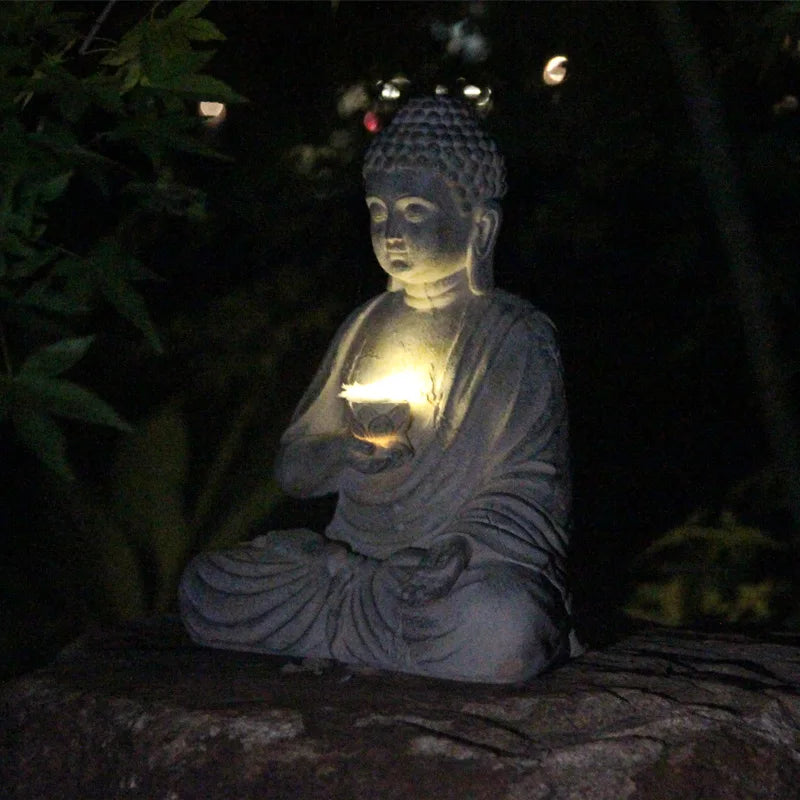 Solar-Buddha-Statue aus Kunstharz.