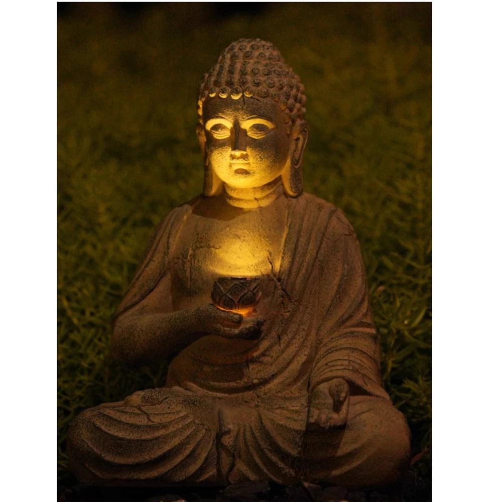 Solar-Buddha-Statue aus Kunstharz.